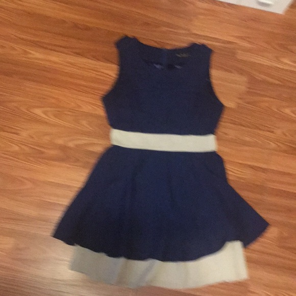 Flirty and fun retro looking dress - Picture 5 of 5